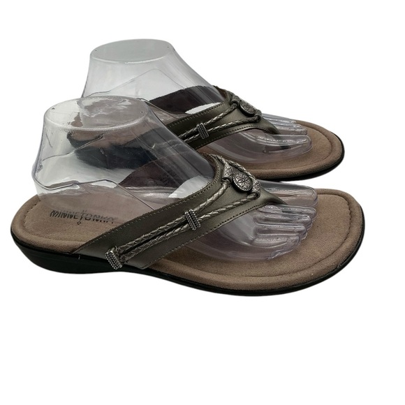 Minnetonka Sandals Thong Slides Summer Women’s Size 10 Silverthorne Pewter Rodeo - Picture 2 of 6